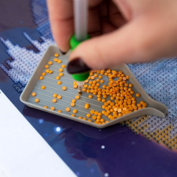 Diamond Dotz Horse Majesty Round Facet Partial DOTZ Coverage Craft Kit - Picture 3 of 14